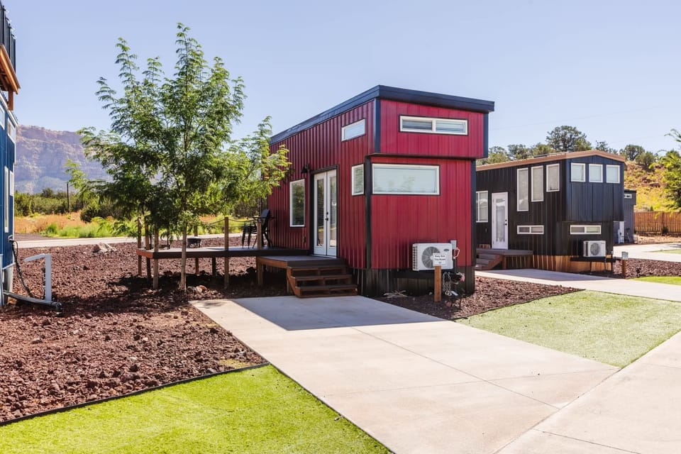 Welcome to Ruby Red! Enjoy convenient front-door parking, a private deck for relaxing outdoors, and stunning mountain views. This cozy, tiny home offers comfort, style, and easy access to Zion.