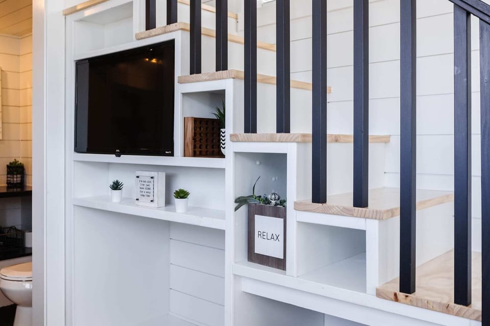 Relax in the inviting living room featuring a comfortable couch, a sofa bed for extra sleeping space, a cozy fireplace, and a TV. With Wi-Fi access, it’s the perfect spot to unwind or enjoy your favorite shows and movies in comfort.