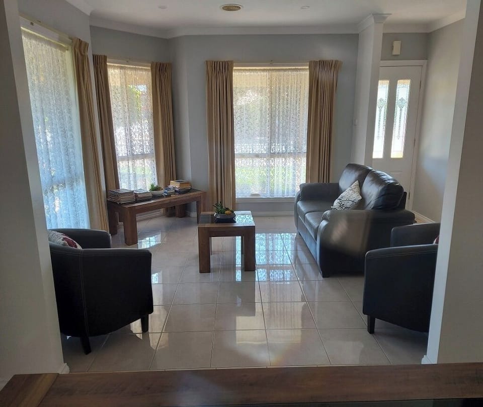 2nd lounge room 