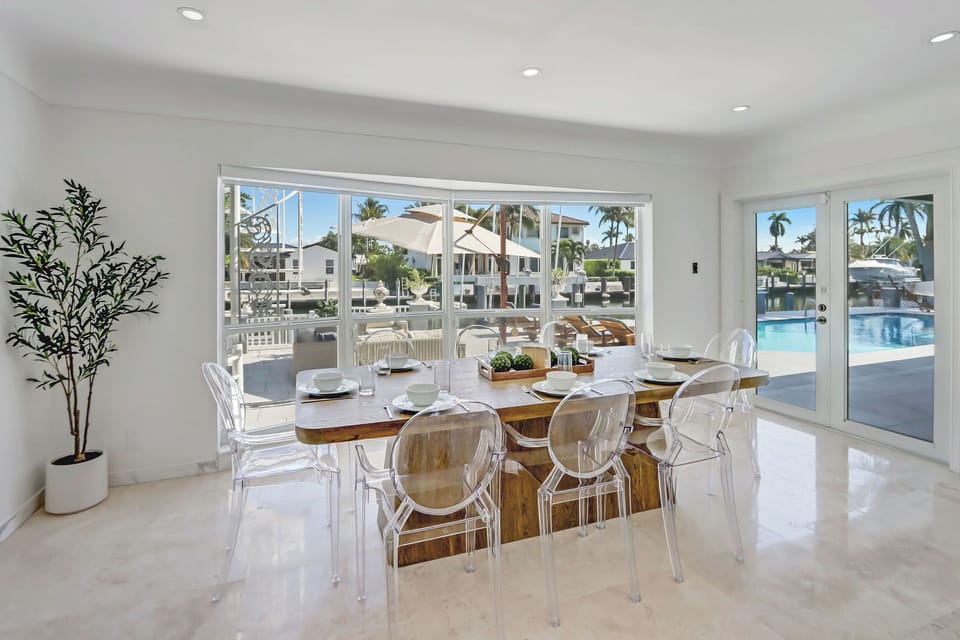 Casual dining area