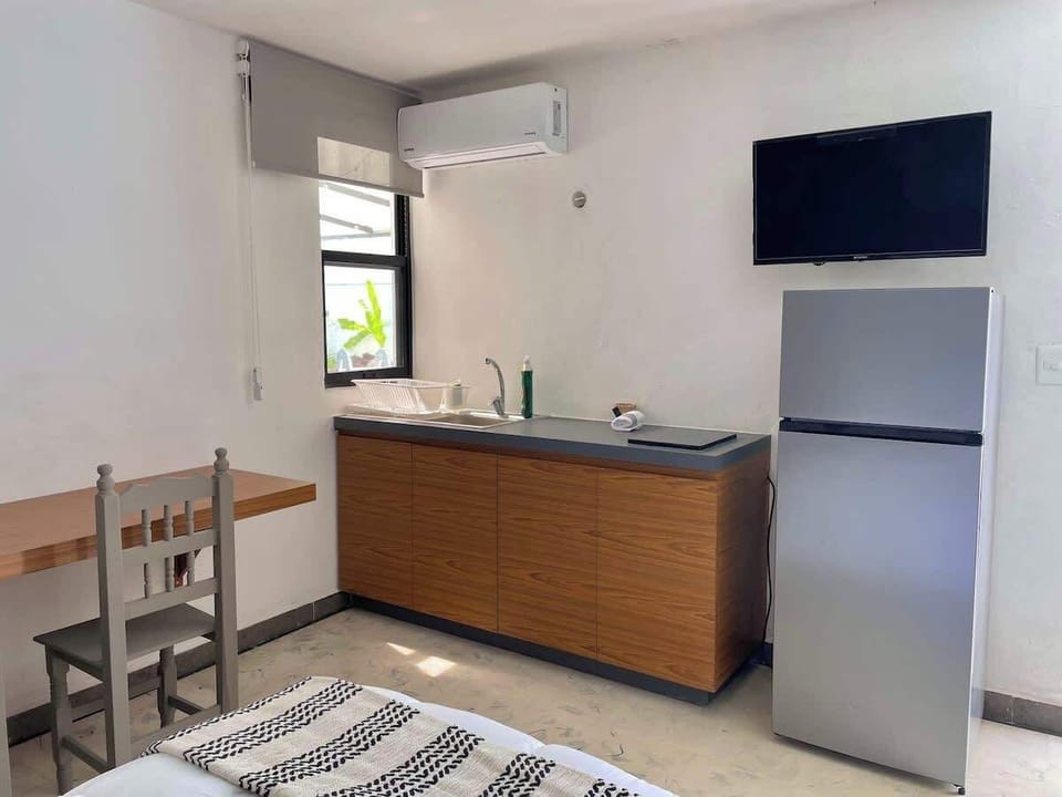 Equipped kitchenette with dining space
