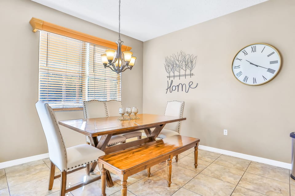 Kitchen dining with seating for 6
