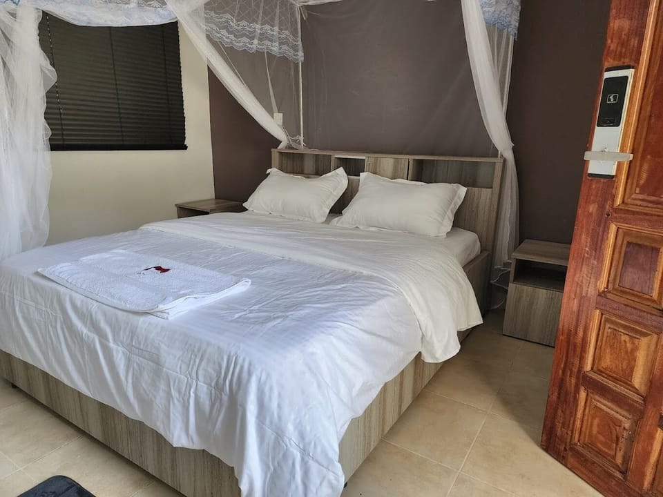 Deluxe Single Room, Garden View | Individually decorated, individually furnished, free WiFi, bed sheets