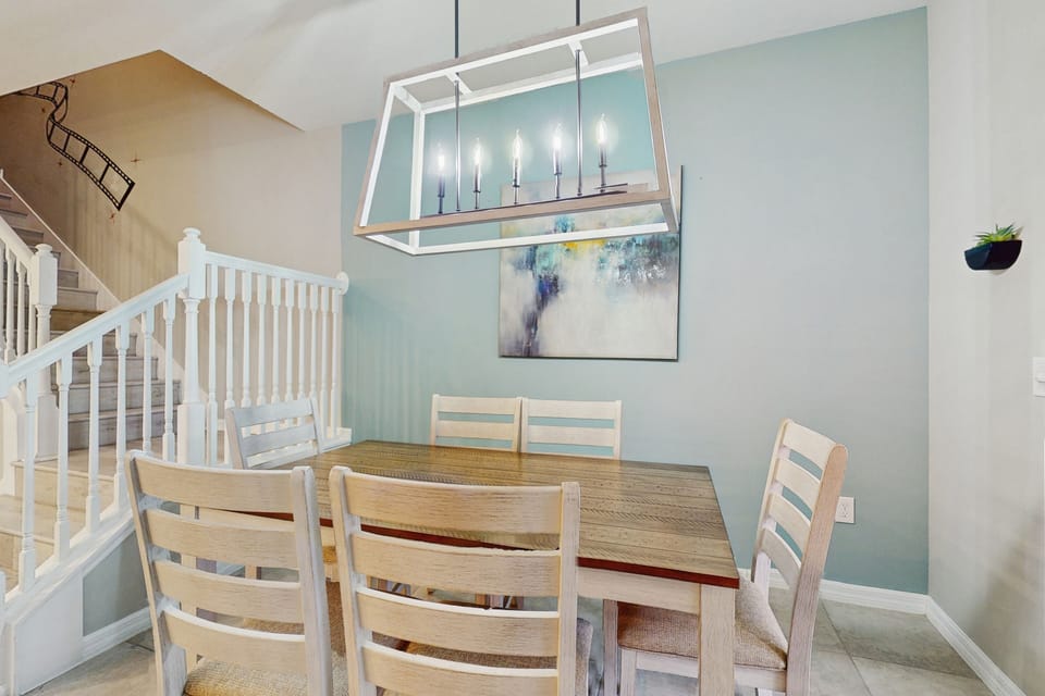 Dining area with seating for 6