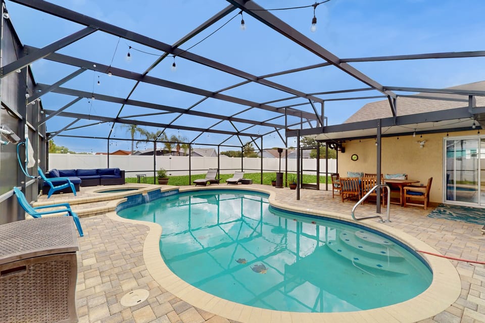 Please note: The pool heater for this property is currently out of order.