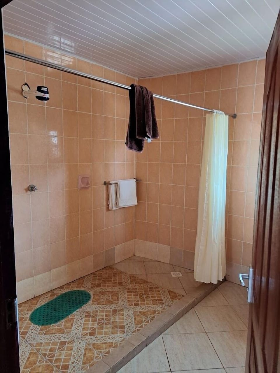 Deluxe Single Room | Bathroom | Shower, slippers, towels, soap