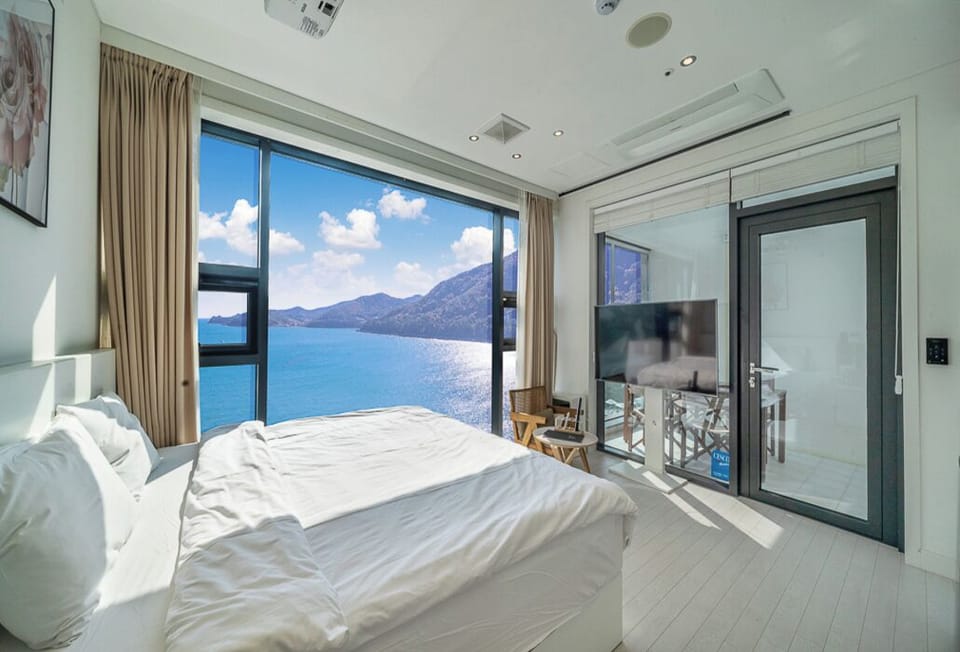 Royal Double Room, Sea View | Soundproofing, free WiFi