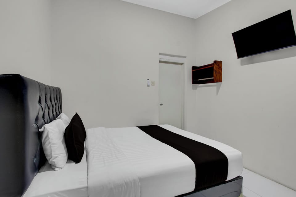Standard Double Room | Free WiFi, bed sheets