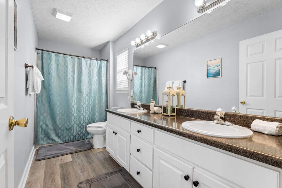 Full bathroom 2