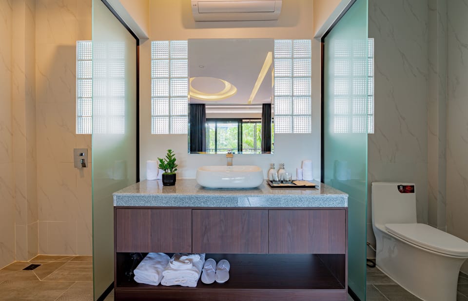 Shower, hair dryer, bathrobes, slippers