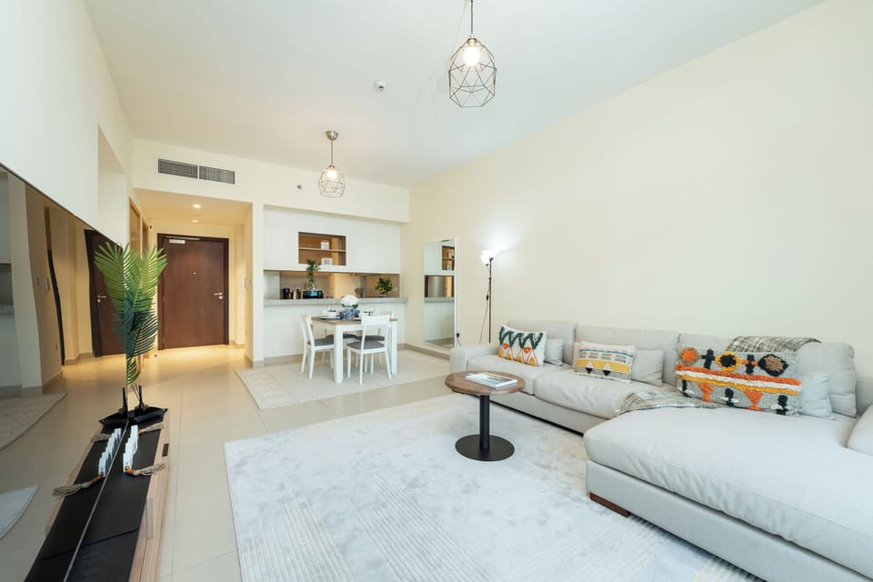 Exclusive Apartment, 1 Bedroom, Air conditioning, City View | Living area | 35-inch Smart TV with digital channels