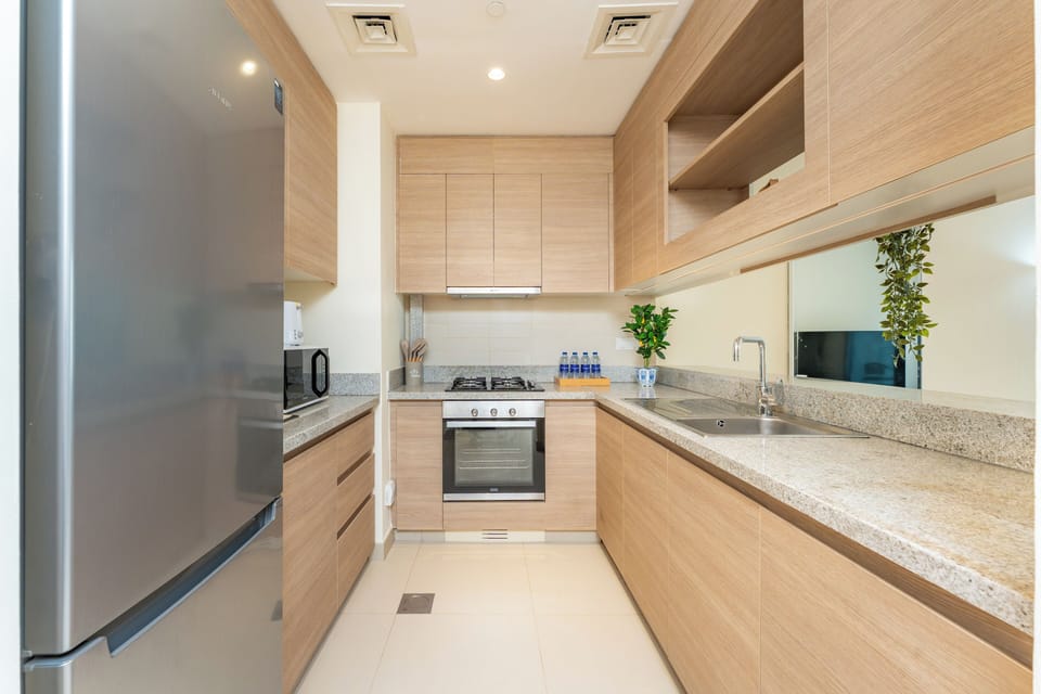 Exclusive Apartment, 1 Bedroom, Air conditioning, City View | Private kitchen | Full-size fridge, microwave, oven, stovetop