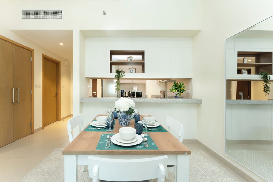 Exclusive Apartment, 1 Bedroom, Air conditioning, City View | Dining