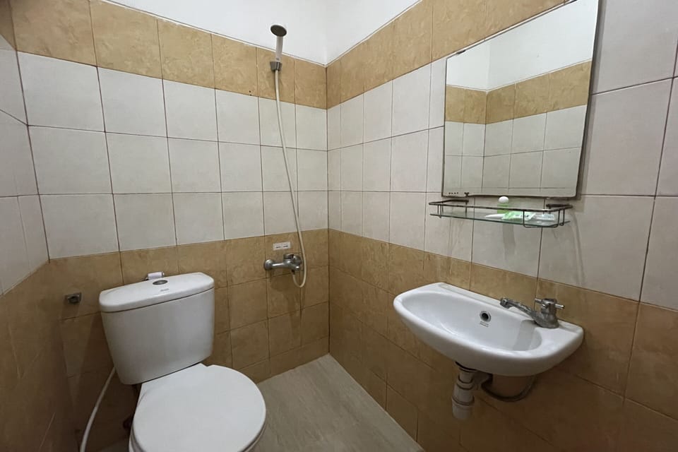 Shower, towels, soap, shampoo