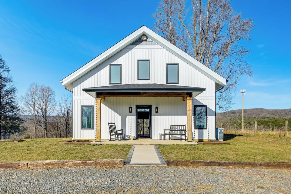 Property Exterior | Driveway (4 Vehicles)