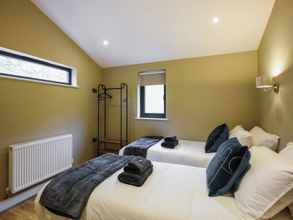 Twin bedroom | Oakwood Lodge - Pen-y-Lan Lodges, Welshpool