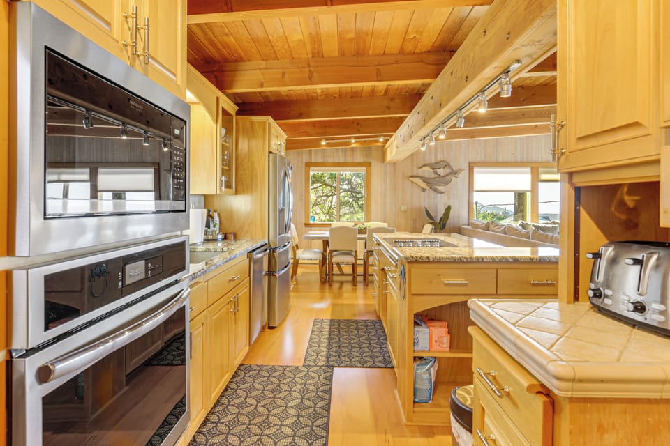 Kitchen | Upper Level