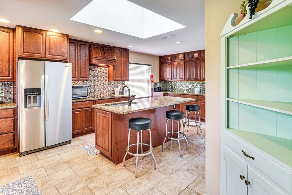 Kitchen | Refrigerator | Toaster Oven