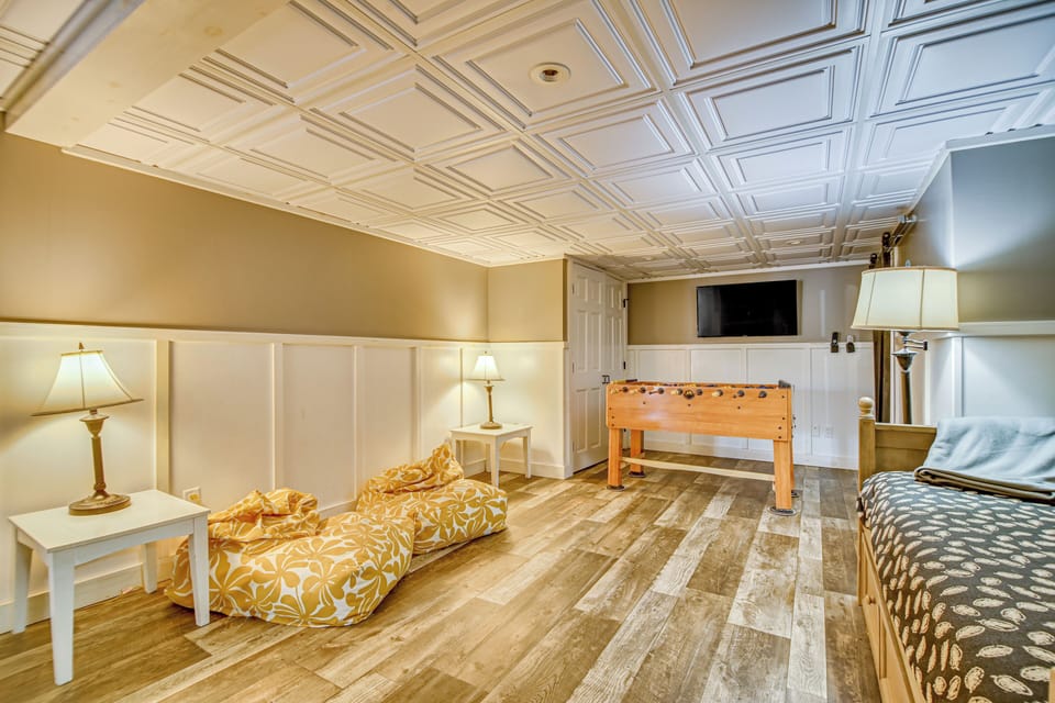 Game Room | Basement | Twin Daybed
