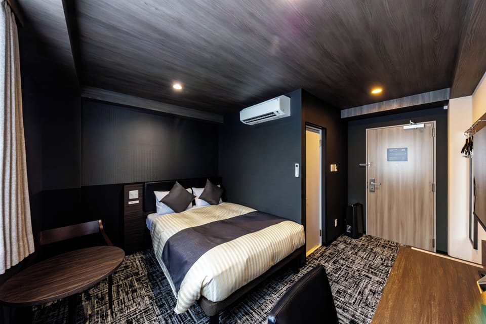 Deluxe Double Room, Non Smoking | In-room safe, desk, laptop workspace, bed sheets