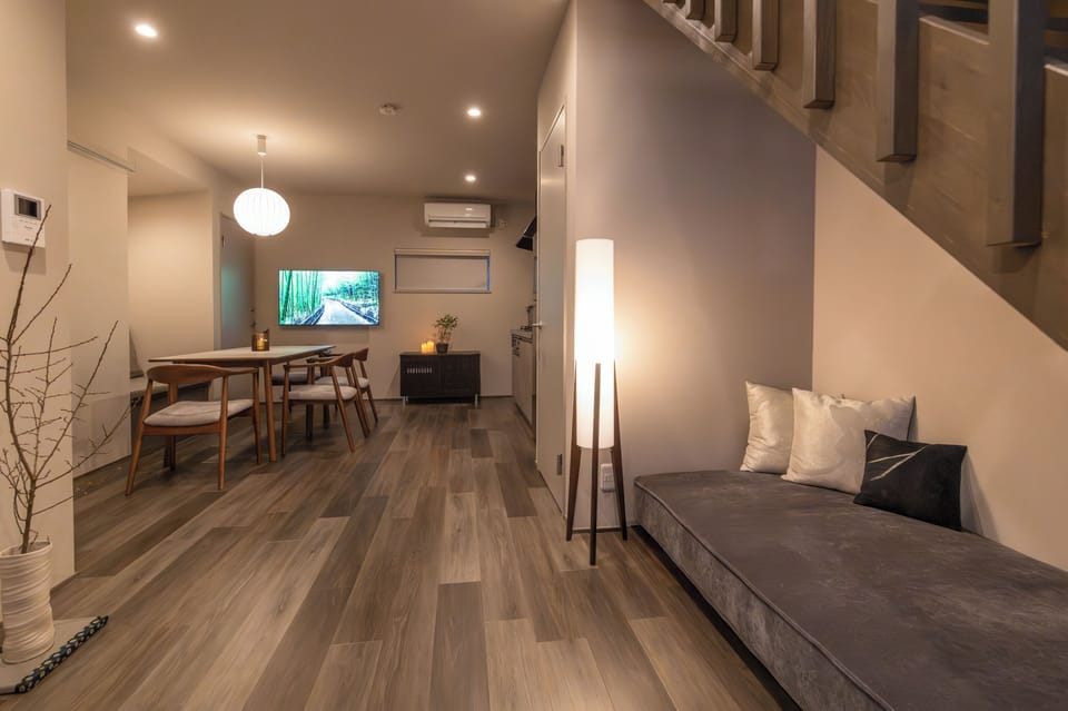 Deluxe House, 2 Bedrooms, Non Smoking, Kitchen | Living area
