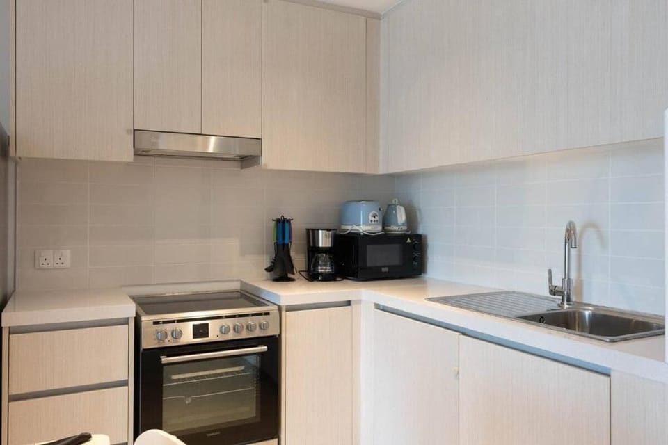 Apartment, Balcony, Park View | Private kitchen | Electric kettle, toaster