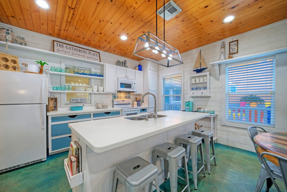 Open, well-appointed kitchen with oversized island seating—ideal for casual breakfasts, shared meals, and easy entertaining.