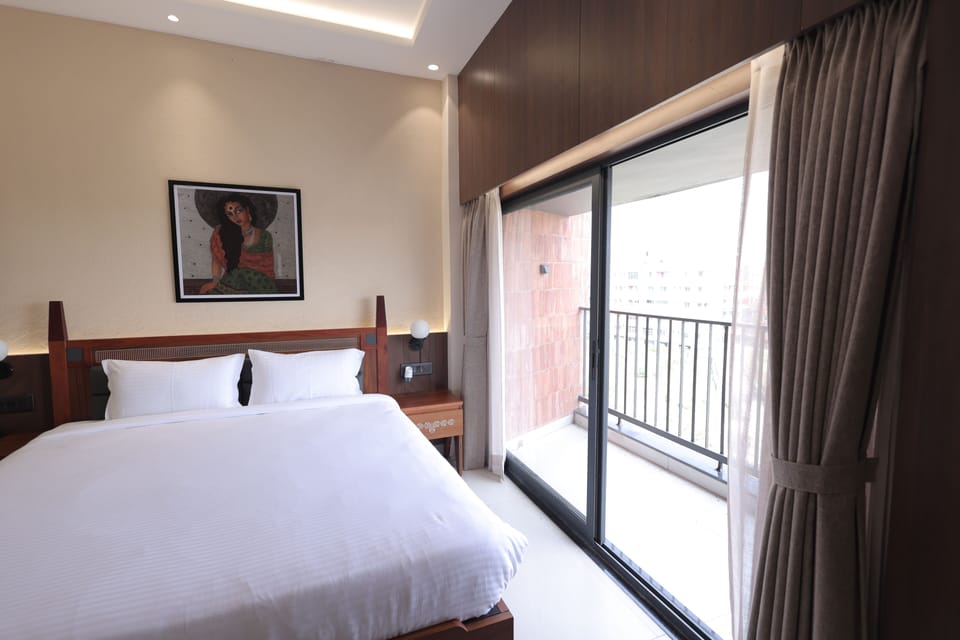 Premium Double Room, Balcony, Courtyard View | Desk, free WiFi