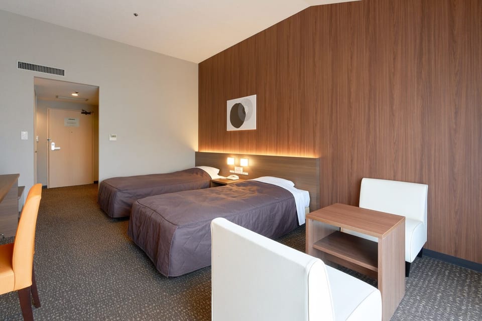 Basic Twin Room | In-room safe, desk, laptop workspace, WiFi (free)