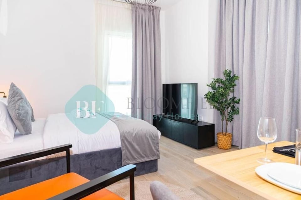 Apartment, Balcony, Park View | Iron/ironing board, free WiFi