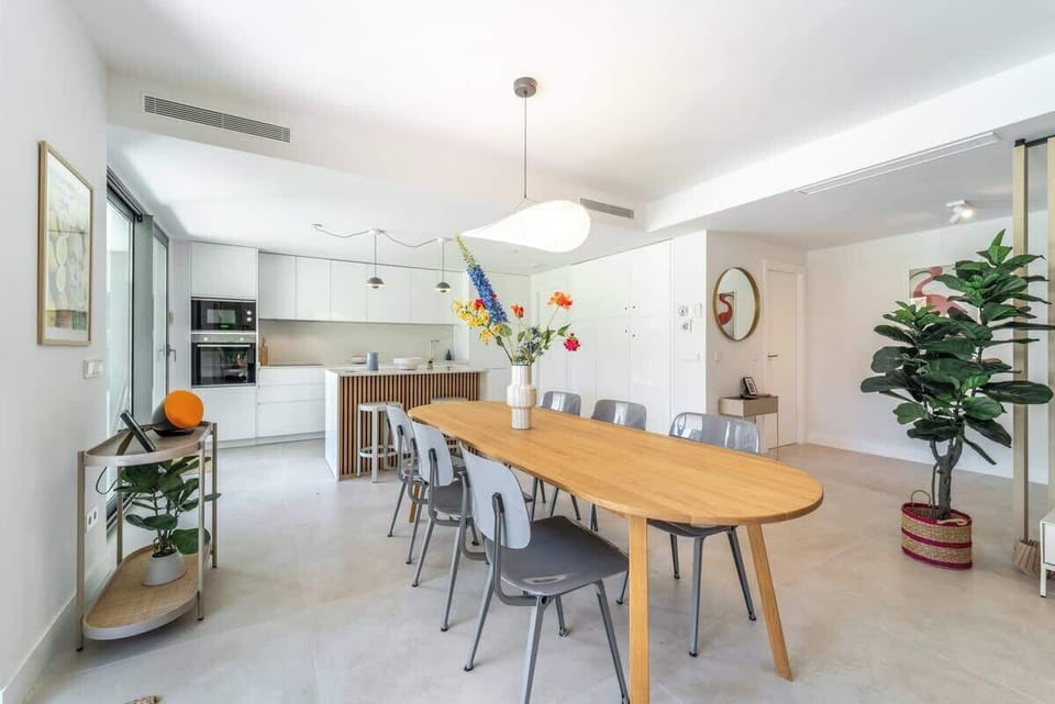 Spacious dining area 