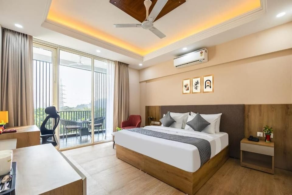 In-room safe, desk, laptop workspace, soundproofing
