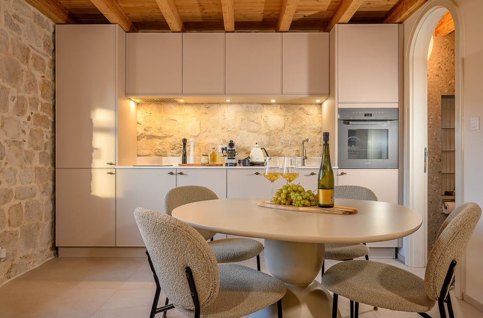 Fully equipped kitchen with high end appliances