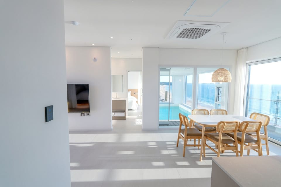 Suite, Sea View | Dining