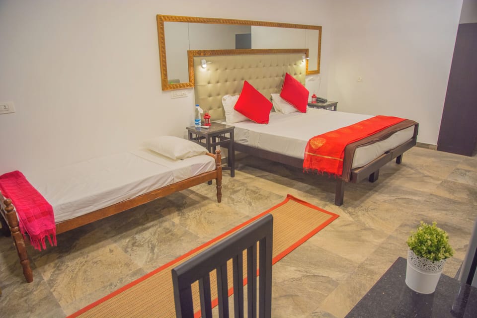 Deluxe Double Room | Desk, laptop workspace, free WiFi