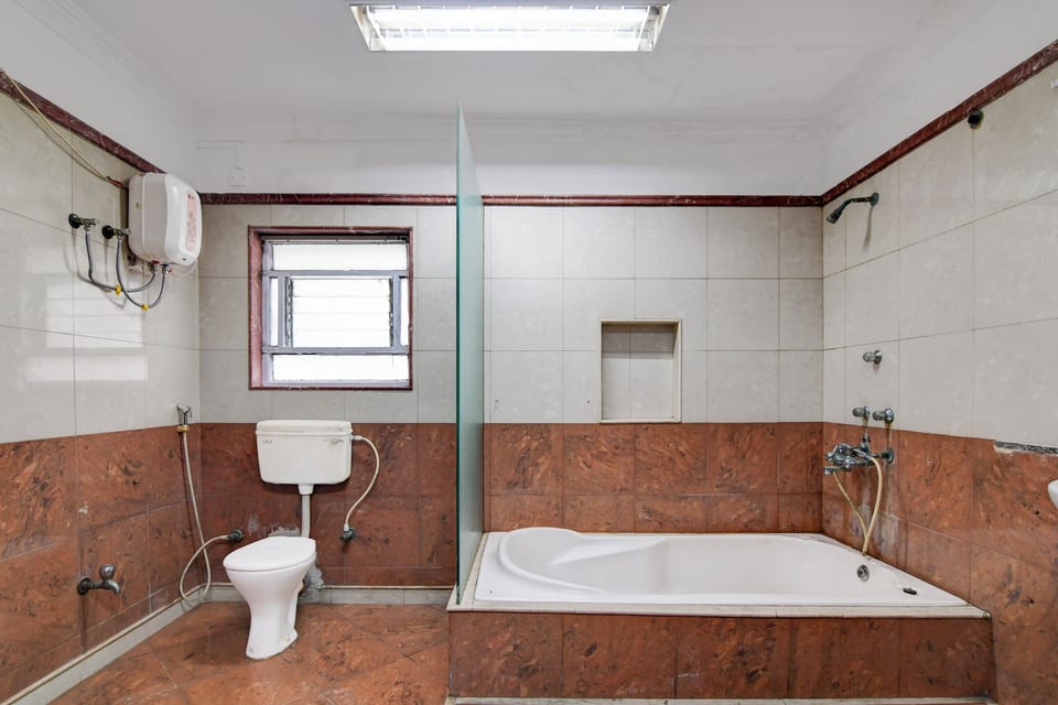 Classic Double Room, Bathtub | Bathroom | Towels, soap, shampoo, toilet paper
