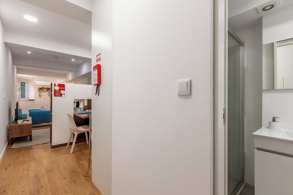 Standard Studio | Bathroom | Hair dryer, towels, soap, shampoo