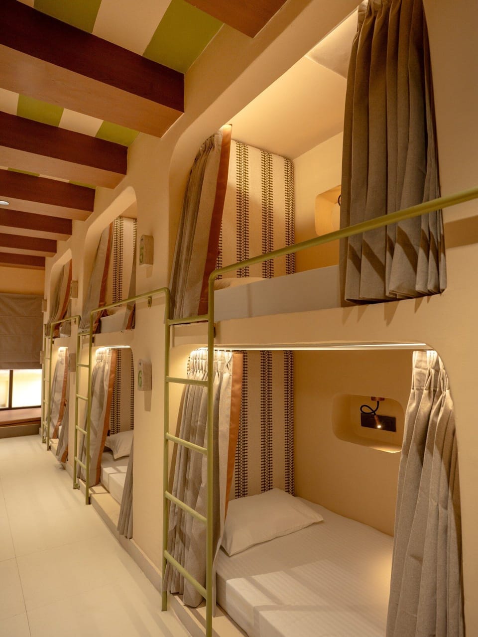 Luxury Cabin | Premium bedding, laptop workspace, free WiFi, bed sheets