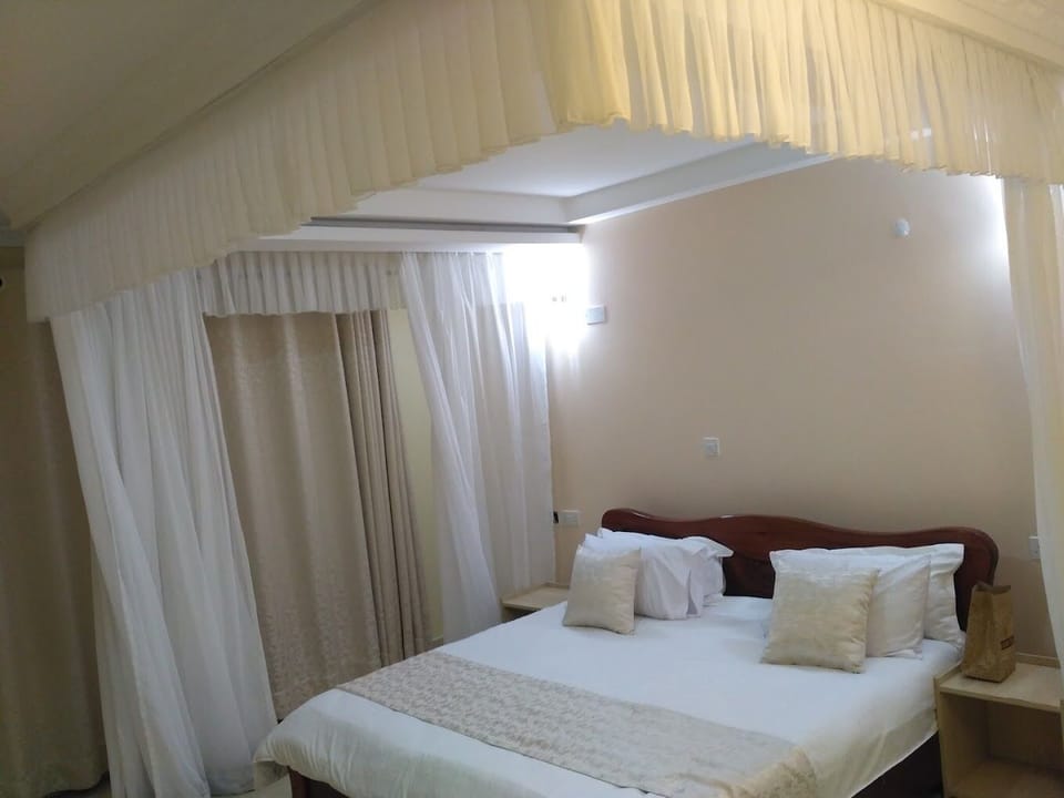 Deluxe Single Room | Individually decorated, individually furnished, free WiFi, bed sheets