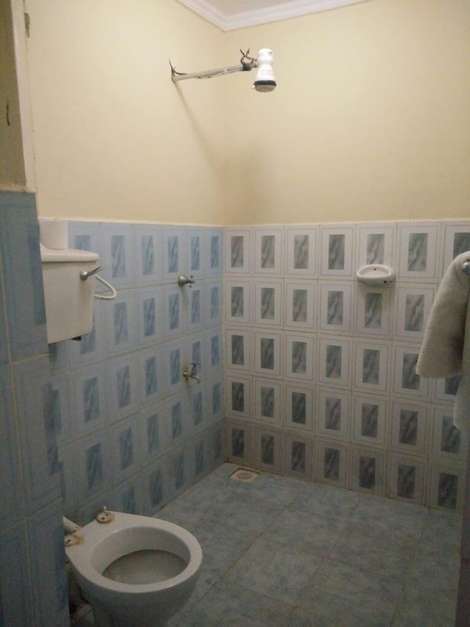 Deluxe Double Room | Bathroom | Shower, slippers, towels, soap