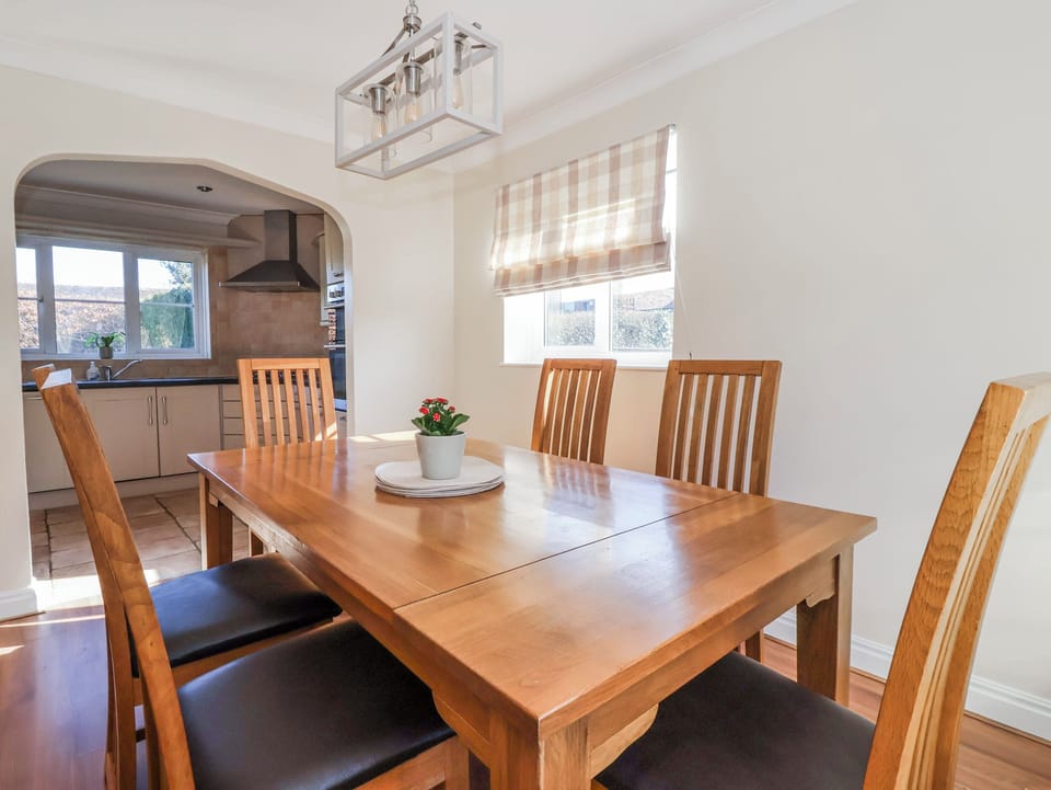 Cottage | Dining