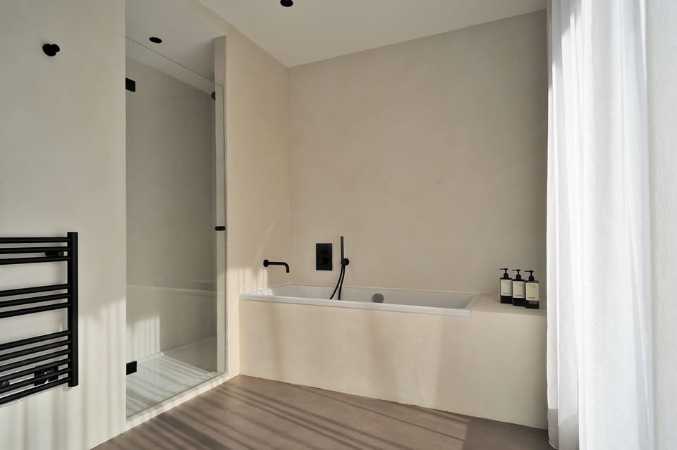 La Corniche Junior Suite - Panoramic Terrace with Sea View | Bathroom | Shower, hair dryer, towels, soap