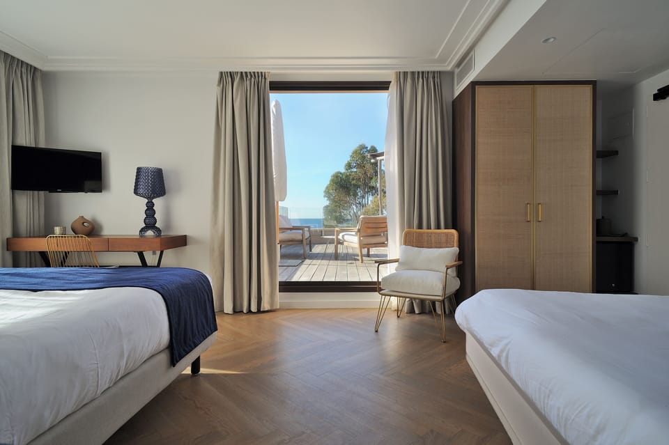 La Corniche Junior Suite - Panoramic Terrace with Sea View | Minibar, in-room safe, desk, soundproofing