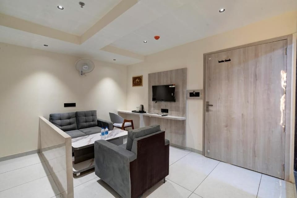 Family Quadruple Room | Living area