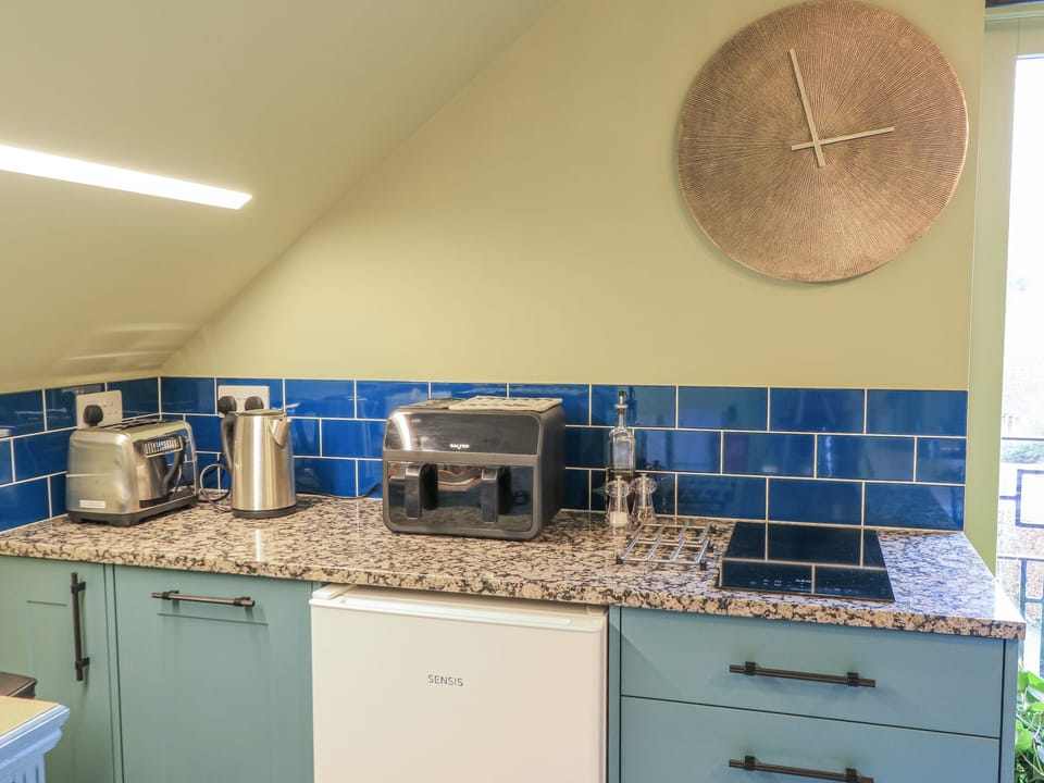Cookware/dishes/utensils