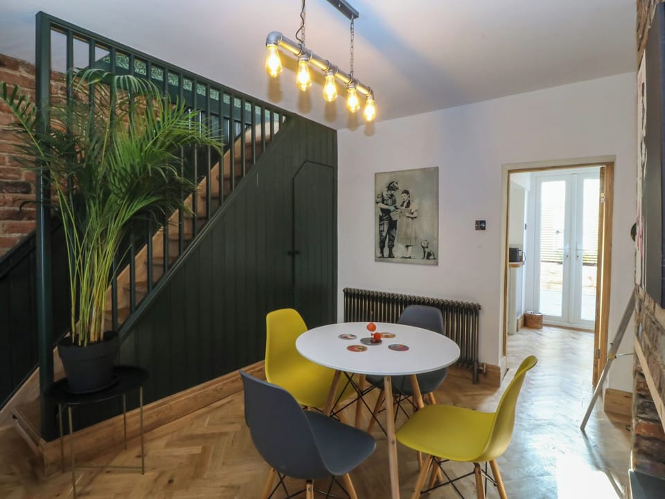 Cottage | Dining