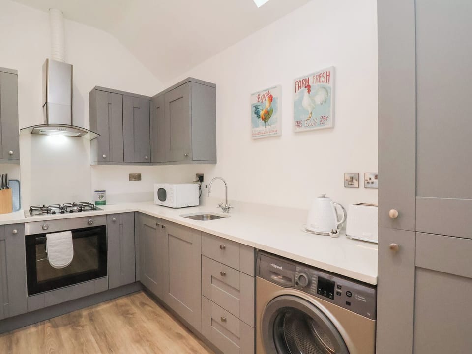 Fridge, microwave, toaster, cookware/dishes/utensils