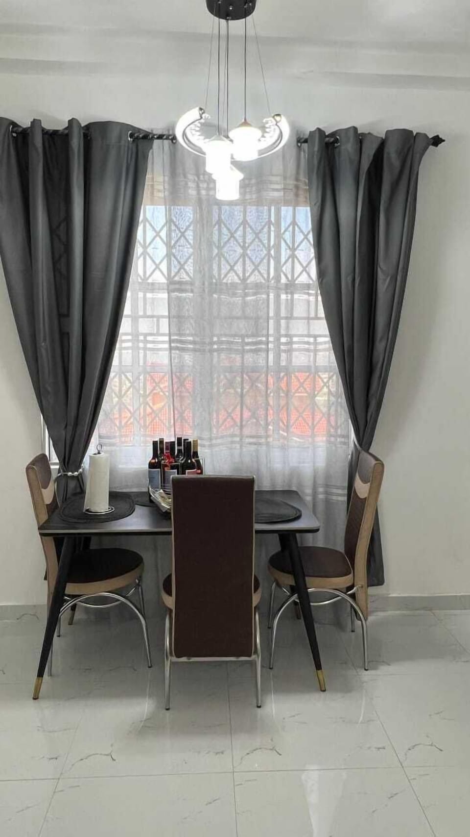 Deluxe Apartment, City View | In-room dining