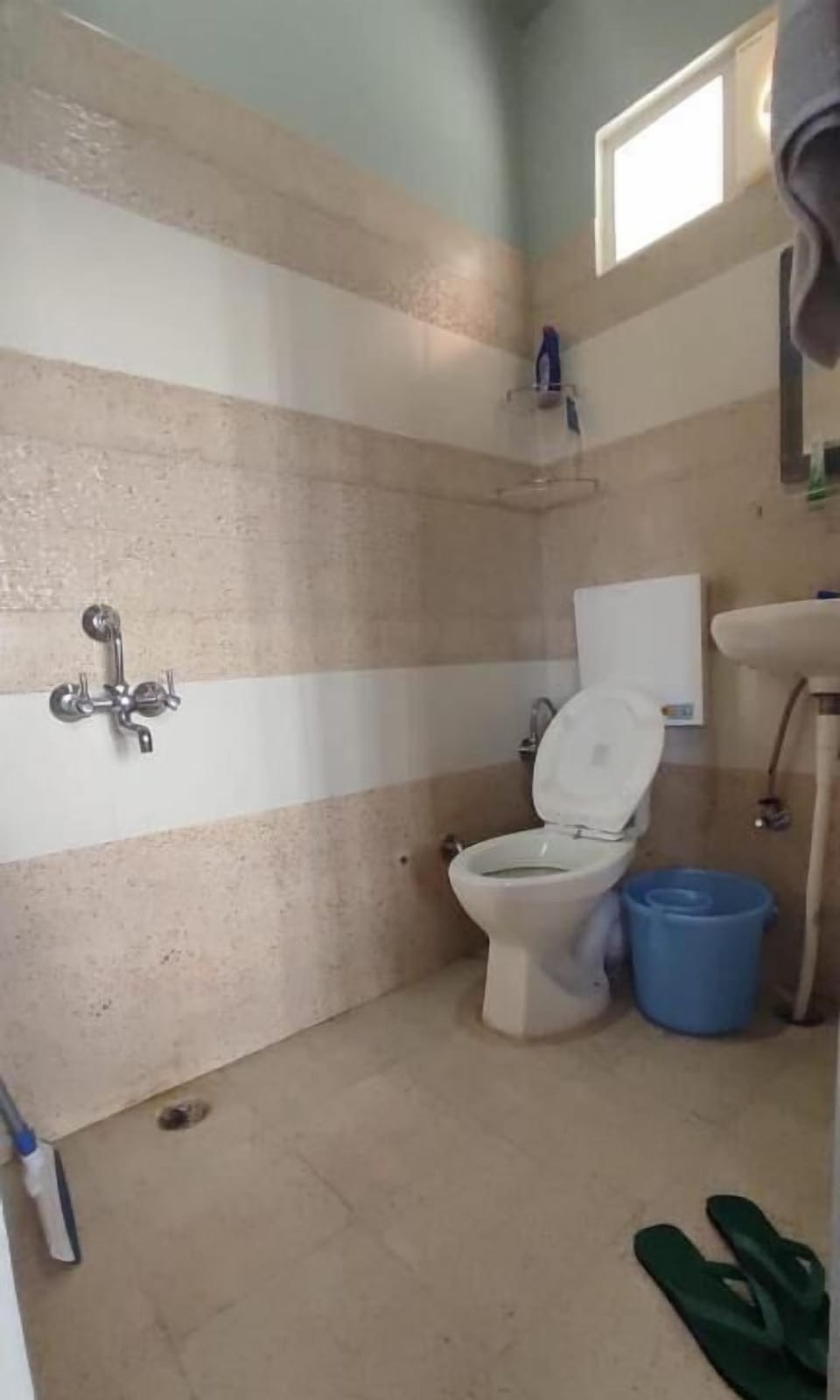 Deluxe Double Room, Balcony, Mountain View | Bathroom | Combined shower/tub, free toiletries, bidet, towels