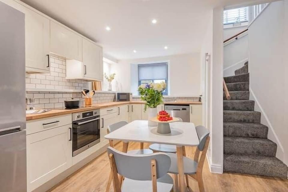 Kitchen Dining Area 